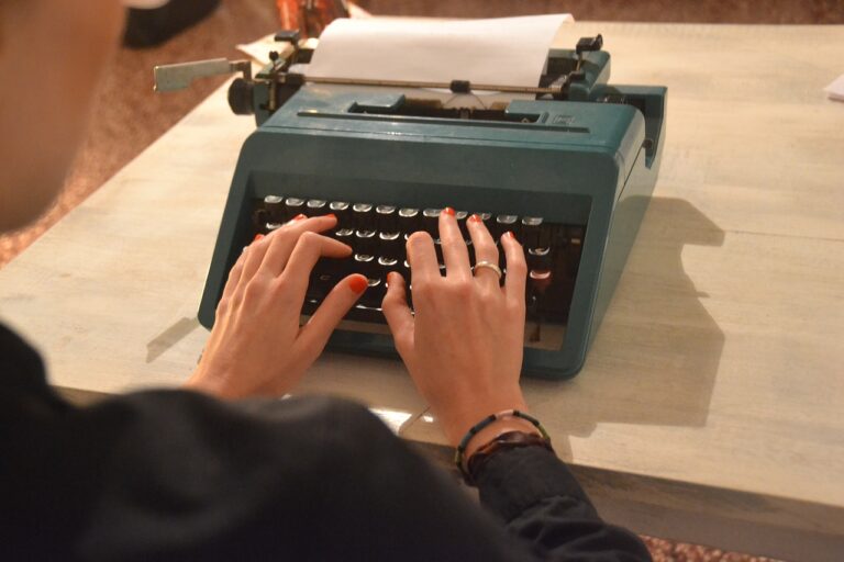 typewriter, secretary, write-3641865.jpg
